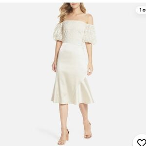 Gal Meets Glam Adele  Off-Shoulder Cream Midi Dress